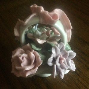 VINTAGE CERAMIC FLOWER BASKET PERFECT CONDITION